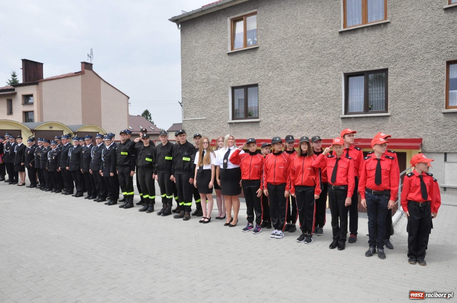 Zdjęcie w galerii na portalu naszraciborz.pl: Radość, łzy i wzruszenie. Strażacy z Krzanowic świętowali 130-lecie i żegnali swojego kapelana [FOTO i WIDEO] wiadomości z regionu