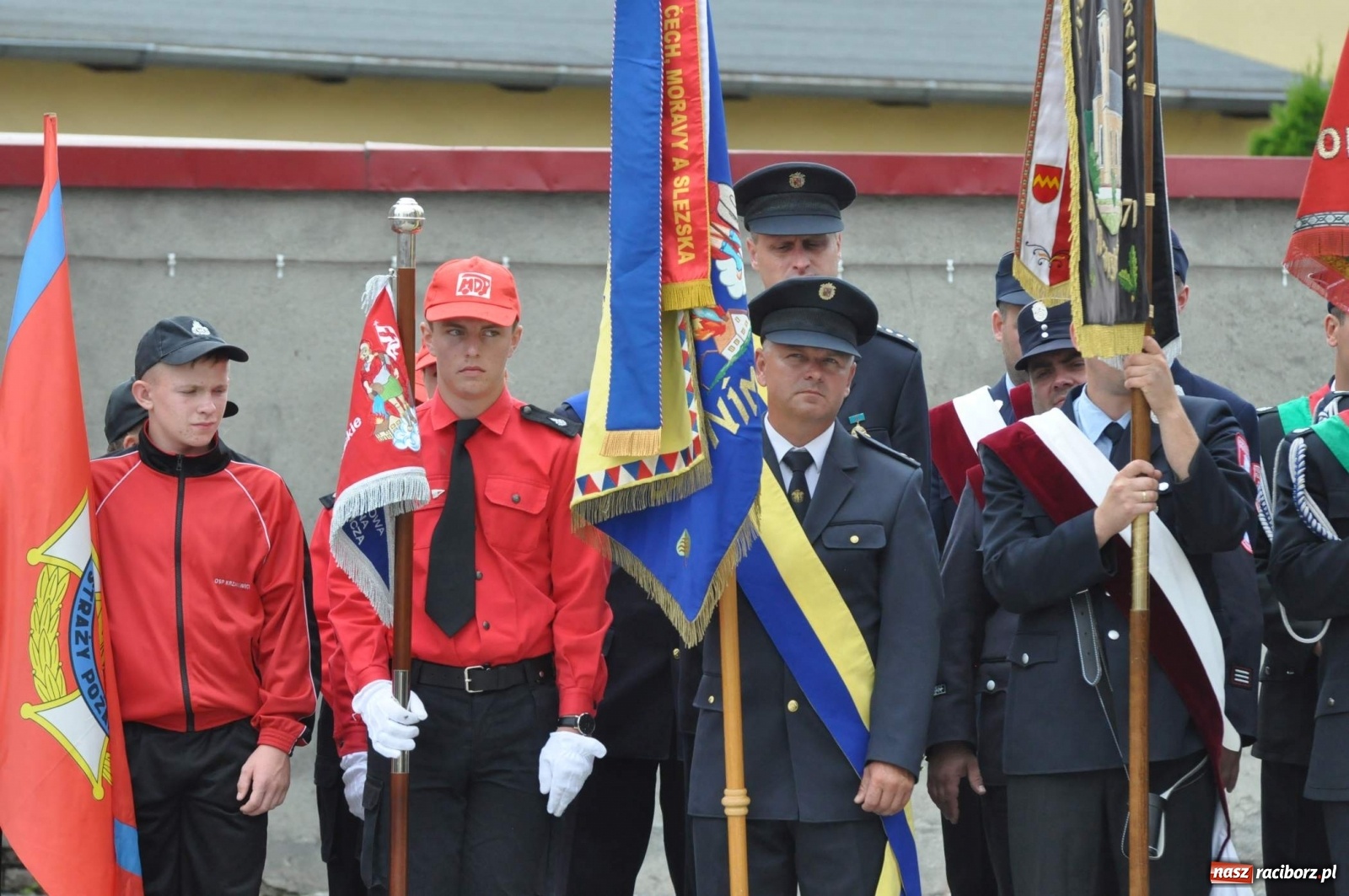 Zdjęcie w galerii na portalu naszraciborz.pl: Radość, łzy i wzruszenie. Strażacy z Krzanowic świętowali 130-lecie i żegnali swojego kapelana [FOTO i WIDEO] wiadomości z regionu