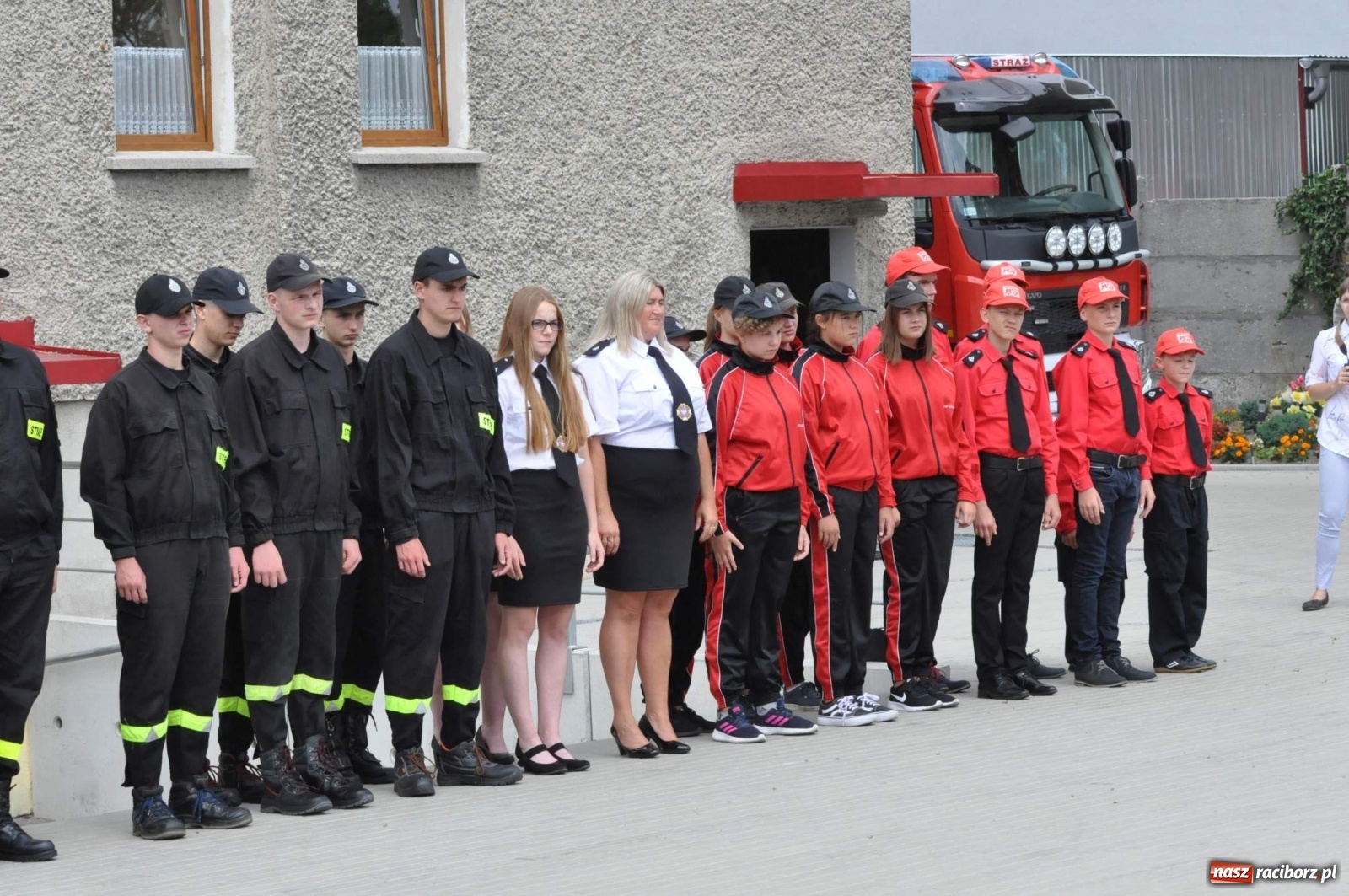 Zdjęcie w galerii na portalu naszraciborz.pl: Radość, łzy i wzruszenie. Strażacy z Krzanowic świętowali 130-lecie i żegnali swojego kapelana [FOTO i WIDEO] wiadomości z regionu