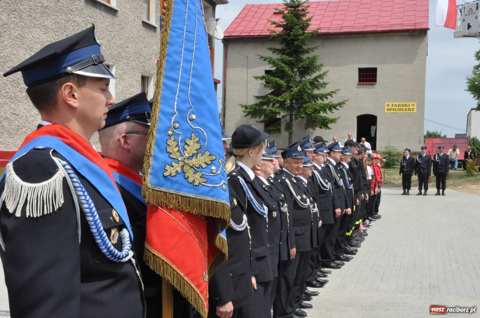 Zdjęcie w galerii na portalu naszraciborz.pl: Radość, łzy i wzruszenie. Strażacy z Krzanowic świętowali 130-lecie i żegnali swojego kapelana [FOTO i WIDEO] wiadomości z regionu