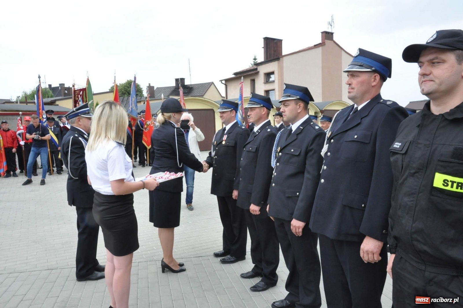 Zdjęcie w galerii na portalu naszraciborz.pl: Radość, łzy i wzruszenie. Strażacy z Krzanowic świętowali 130-lecie i żegnali swojego kapelana [FOTO i WIDEO] wiadomości z regionu