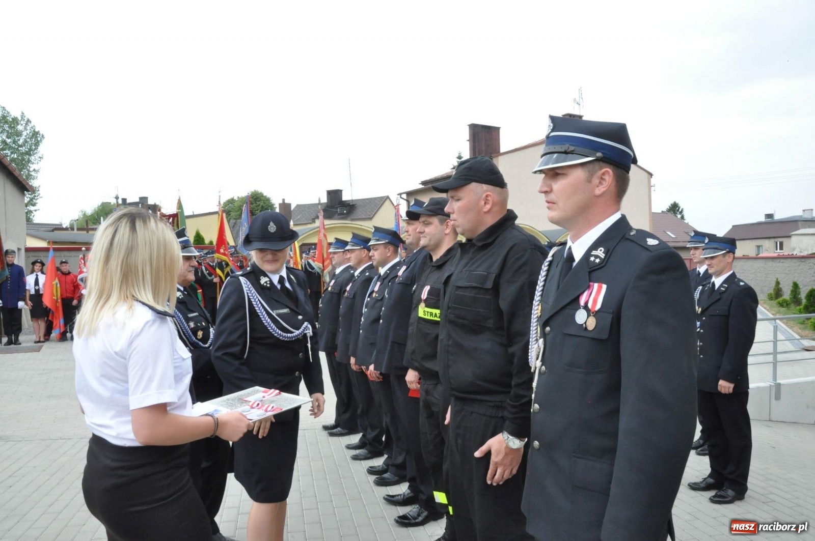 Zdjęcie w galerii na portalu naszraciborz.pl: Radość, łzy i wzruszenie. Strażacy z Krzanowic świętowali 130-lecie i żegnali swojego kapelana [FOTO i WIDEO] wiadomości z regionu
