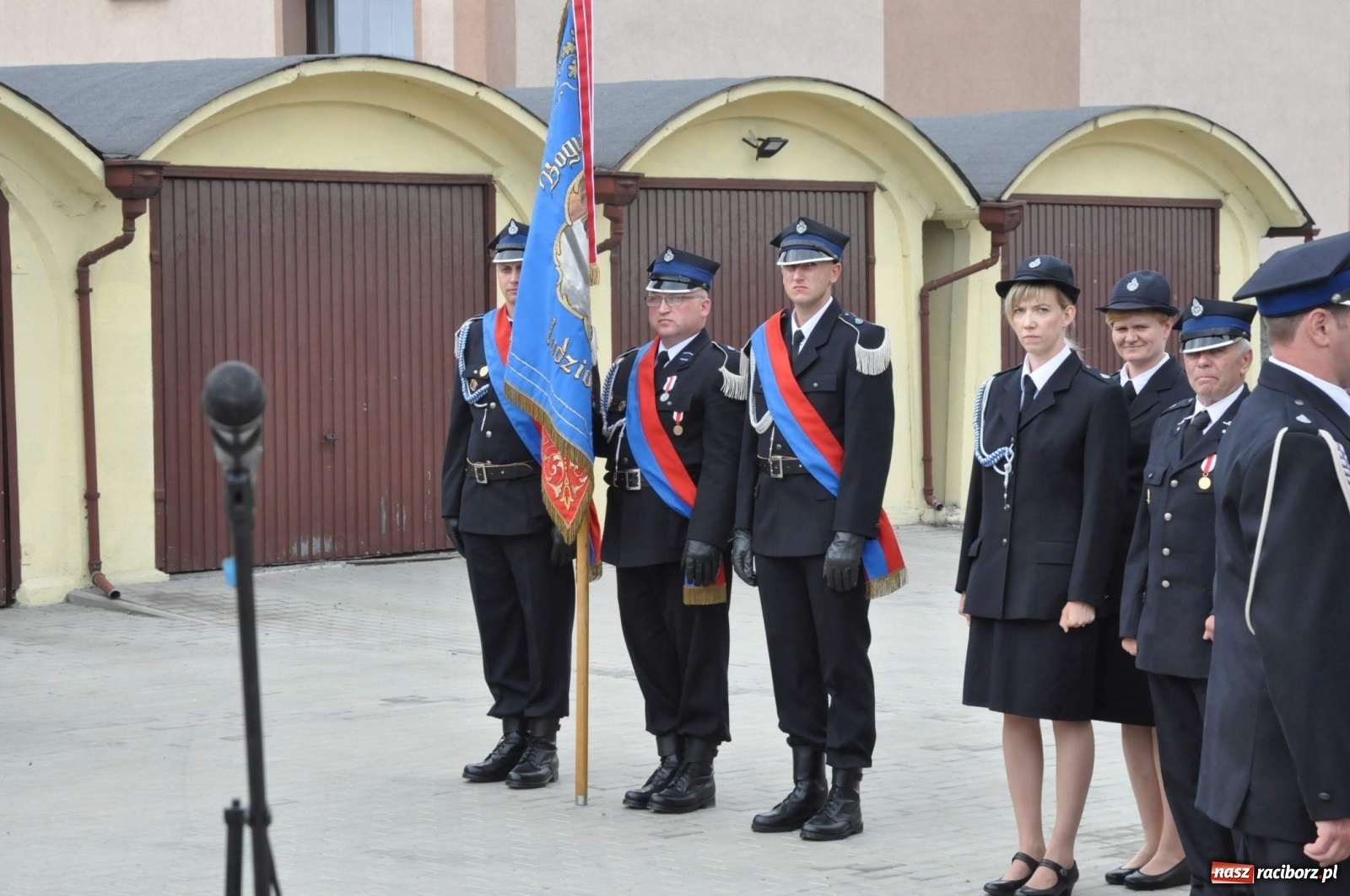 Zdjęcie w galerii na portalu naszraciborz.pl: Radość, łzy i wzruszenie. Strażacy z Krzanowic świętowali 130-lecie i żegnali swojego kapelana [FOTO i WIDEO] wiadomości z regionu