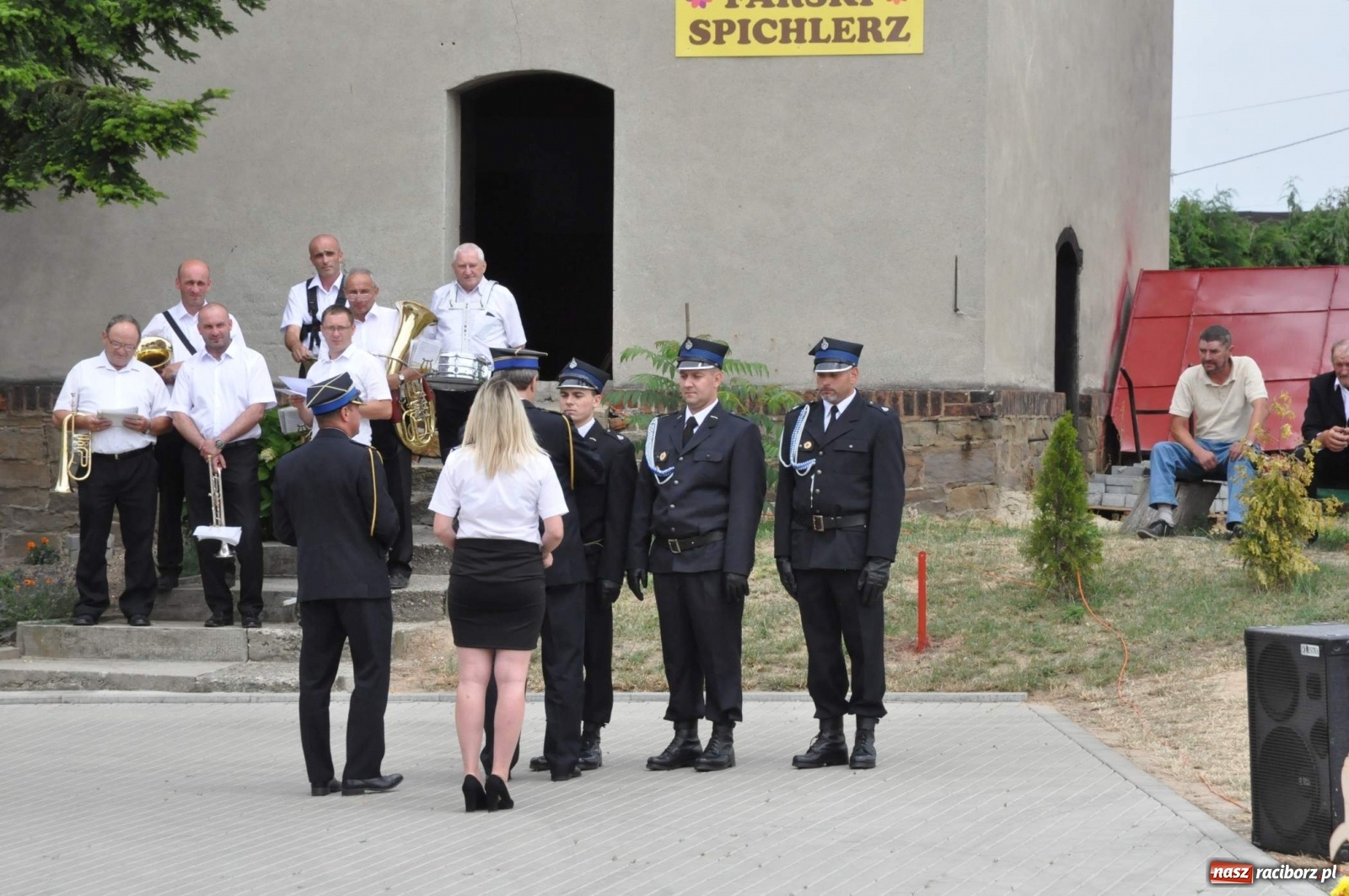 Zdjęcie w galerii na portalu naszraciborz.pl: Radość, łzy i wzruszenie. Strażacy z Krzanowic świętowali 130-lecie i żegnali swojego kapelana [FOTO i WIDEO] wiadomości z regionu