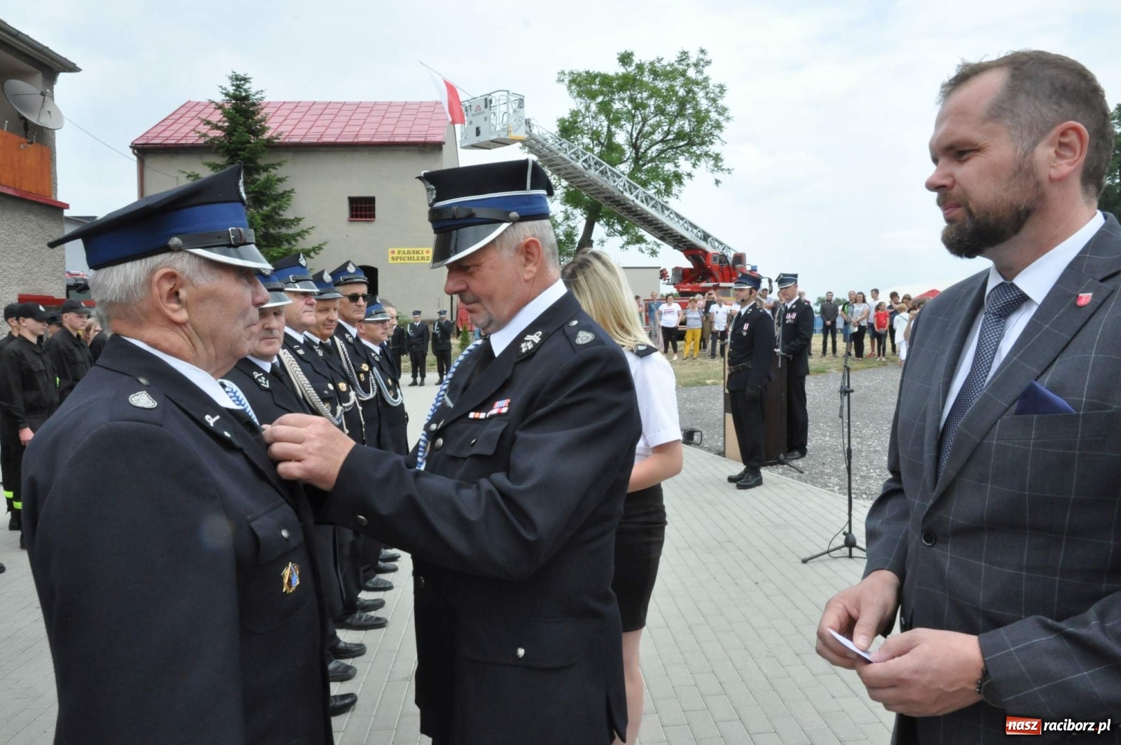 Zdjęcie w galerii na portalu naszraciborz.pl: Radość, łzy i wzruszenie. Strażacy z Krzanowic świętowali 130-lecie i żegnali swojego kapelana [FOTO i WIDEO] wiadomości z regionu