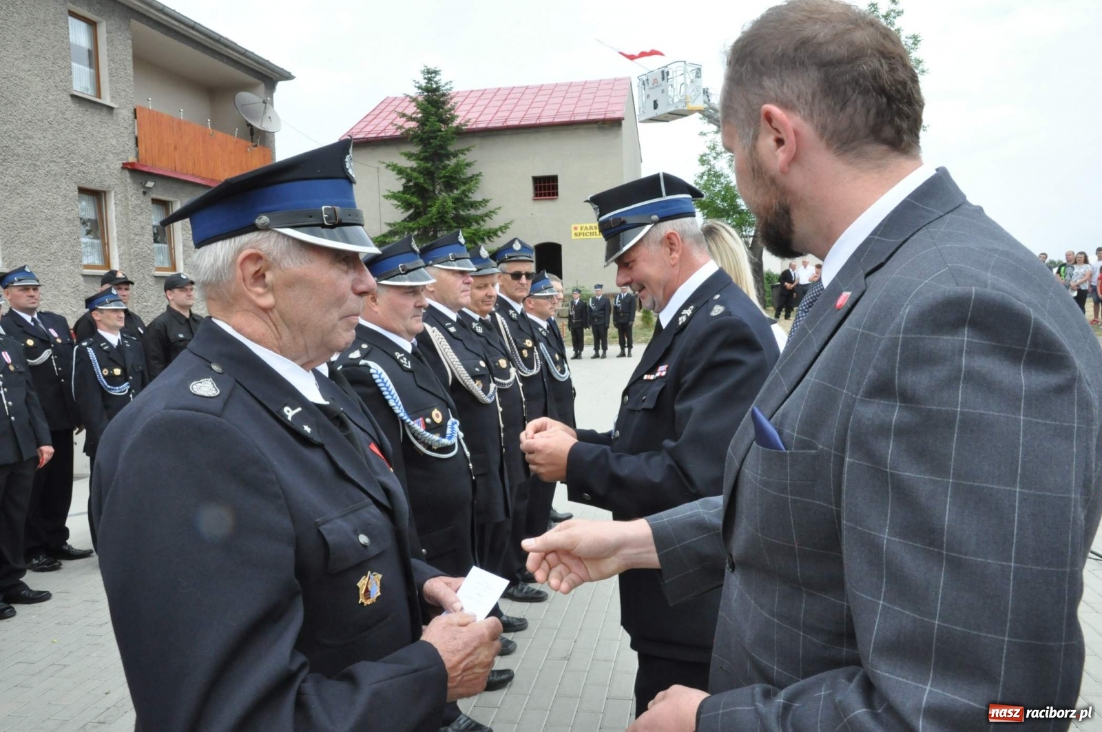 Zdjęcie w galerii na portalu naszraciborz.pl: Radość, łzy i wzruszenie. Strażacy z Krzanowic świętowali 130-lecie i żegnali swojego kapelana [FOTO i WIDEO] wiadomości z regionu