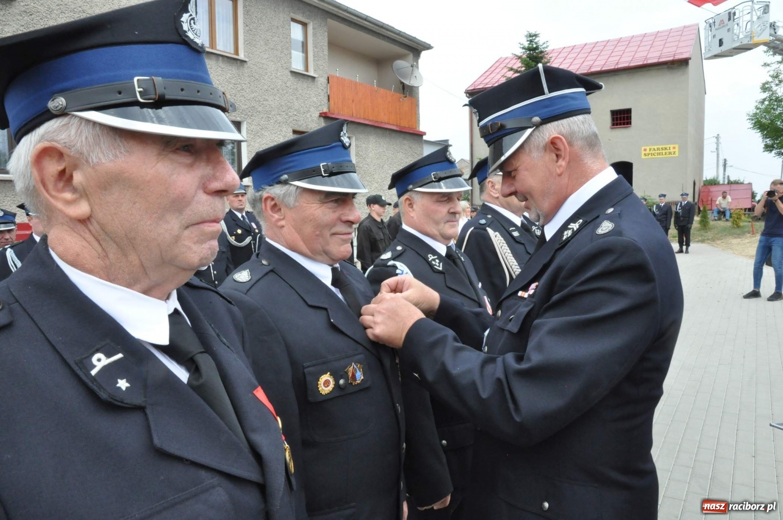 Zdjęcie w galerii na portalu naszraciborz.pl: Radość, łzy i wzruszenie. Strażacy z Krzanowic świętowali 130-lecie i żegnali swojego kapelana [FOTO i WIDEO] wiadomości z regionu