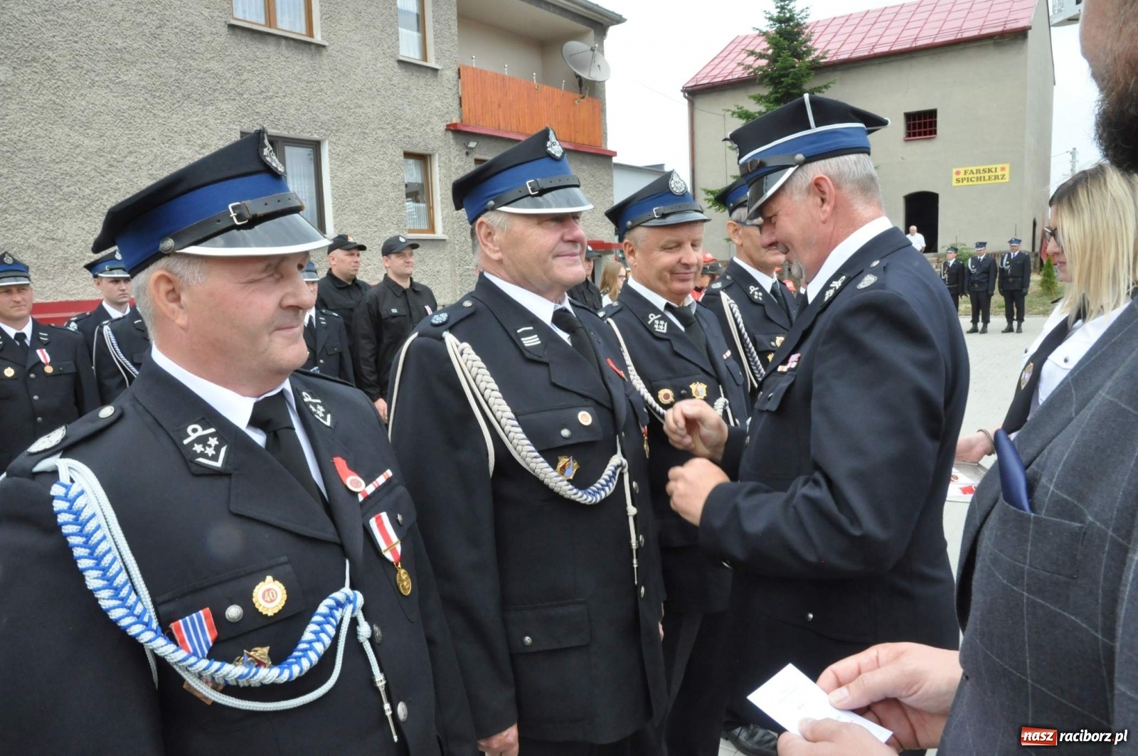 Zdjęcie w galerii na portalu naszraciborz.pl: Radość, łzy i wzruszenie. Strażacy z Krzanowic świętowali 130-lecie i żegnali swojego kapelana [FOTO i WIDEO] wiadomości z regionu