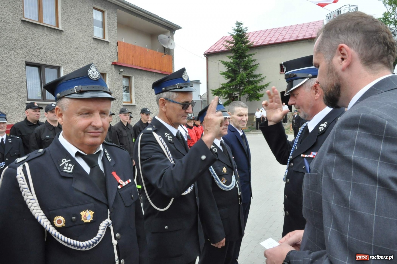 Zdjęcie w galerii na portalu naszraciborz.pl: Radość, łzy i wzruszenie. Strażacy z Krzanowic świętowali 130-lecie i żegnali swojego kapelana [FOTO i WIDEO] wiadomości z regionu