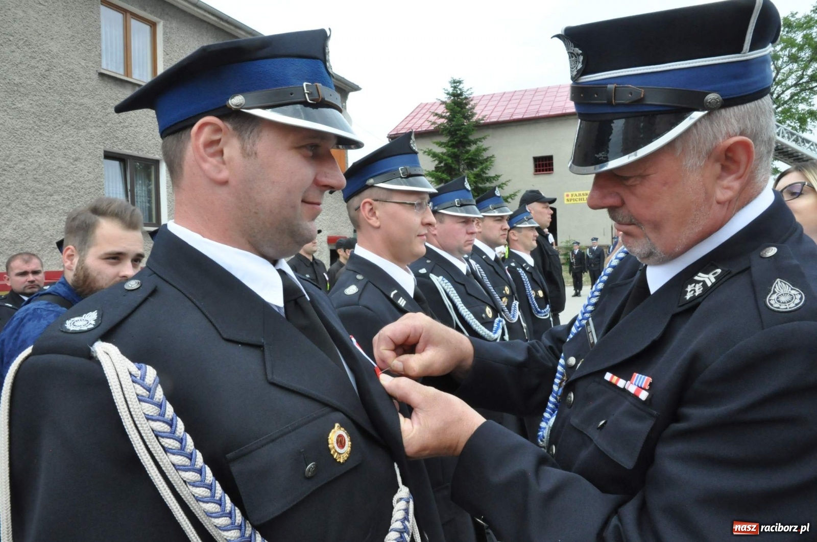Zdjęcie w galerii na portalu naszraciborz.pl: Radość, łzy i wzruszenie. Strażacy z Krzanowic świętowali 130-lecie i żegnali swojego kapelana [FOTO i WIDEO] wiadomości z regionu