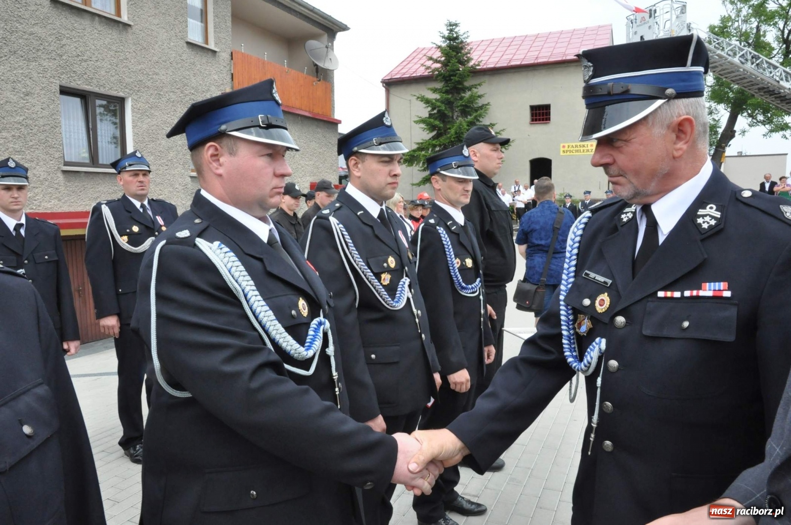 Zdjęcie w galerii na portalu naszraciborz.pl: Radość, łzy i wzruszenie. Strażacy z Krzanowic świętowali 130-lecie i żegnali swojego kapelana [FOTO i WIDEO] wiadomości z regionu