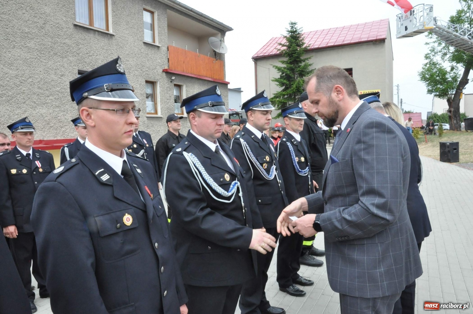 Zdjęcie w galerii na portalu naszraciborz.pl: Radość, łzy i wzruszenie. Strażacy z Krzanowic świętowali 130-lecie i żegnali swojego kapelana [FOTO i WIDEO] wiadomości z regionu