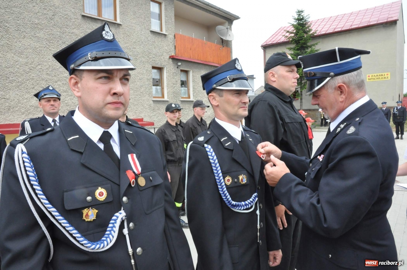 Zdjęcie w galerii na portalu naszraciborz.pl: Radość, łzy i wzruszenie. Strażacy z Krzanowic świętowali 130-lecie i żegnali swojego kapelana [FOTO i WIDEO] wiadomości z regionu