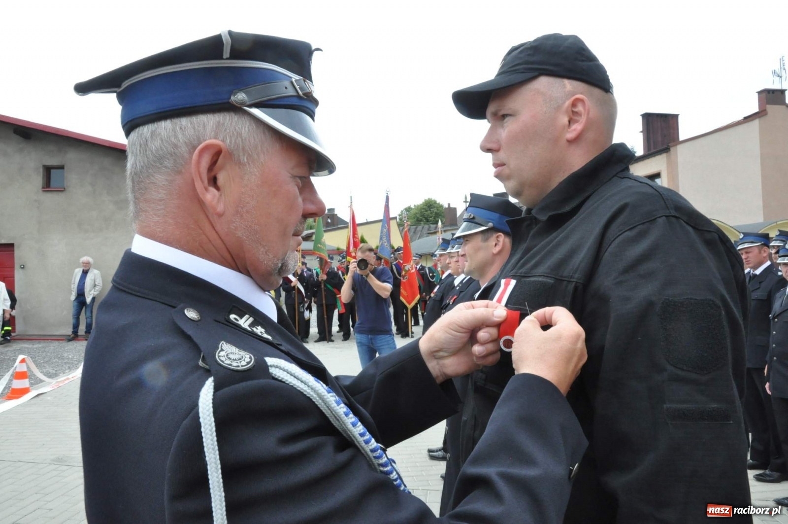 Zdjęcie w galerii na portalu naszraciborz.pl: Radość, łzy i wzruszenie. Strażacy z Krzanowic świętowali 130-lecie i żegnali swojego kapelana [FOTO i WIDEO] wiadomości z regionu