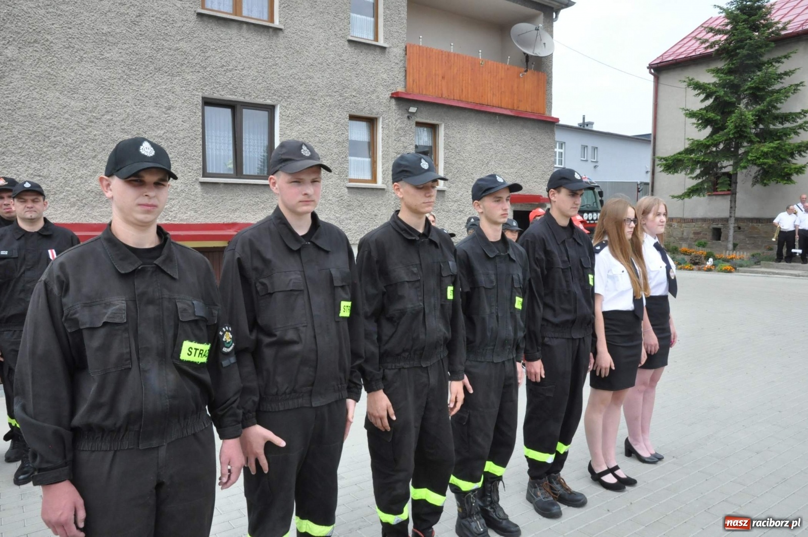 Zdjęcie w galerii na portalu naszraciborz.pl: Radość, łzy i wzruszenie. Strażacy z Krzanowic świętowali 130-lecie i żegnali swojego kapelana [FOTO i WIDEO] wiadomości z regionu