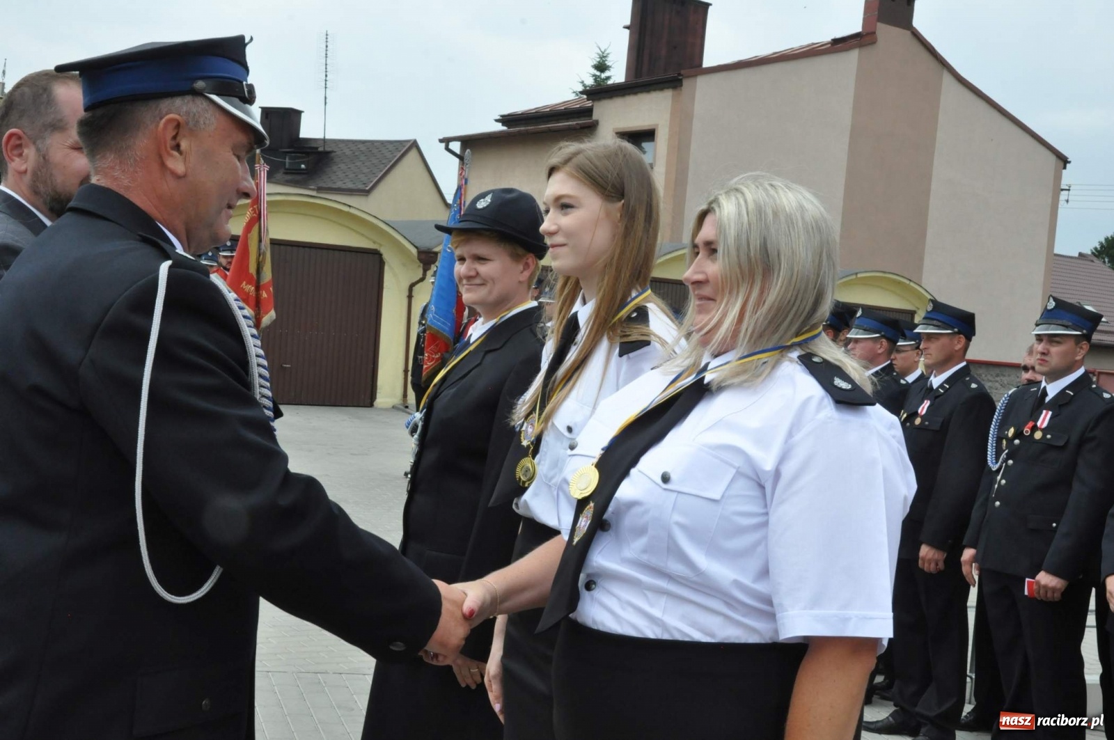 Zdjęcie w galerii na portalu naszraciborz.pl: Radość, łzy i wzruszenie. Strażacy z Krzanowic świętowali 130-lecie i żegnali swojego kapelana [FOTO i WIDEO] wiadomości z regionu