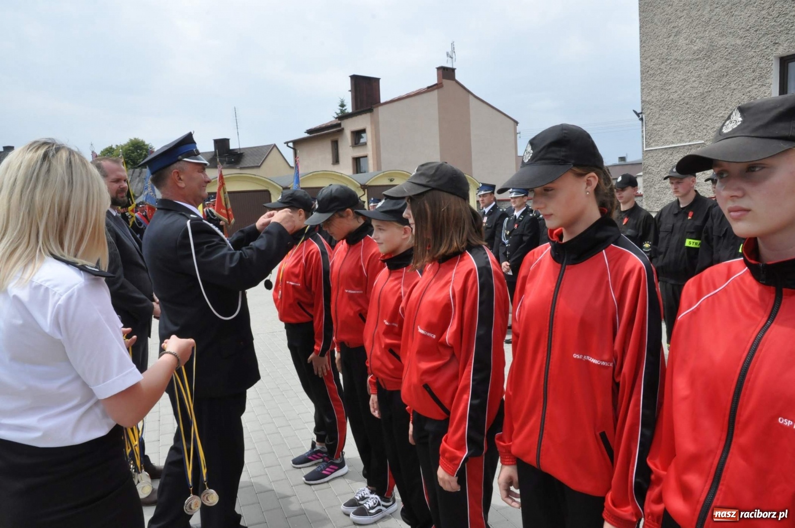 Zdjęcie w galerii na portalu naszraciborz.pl: Radość, łzy i wzruszenie. Strażacy z Krzanowic świętowali 130-lecie i żegnali swojego kapelana [FOTO i WIDEO] wiadomości z regionu