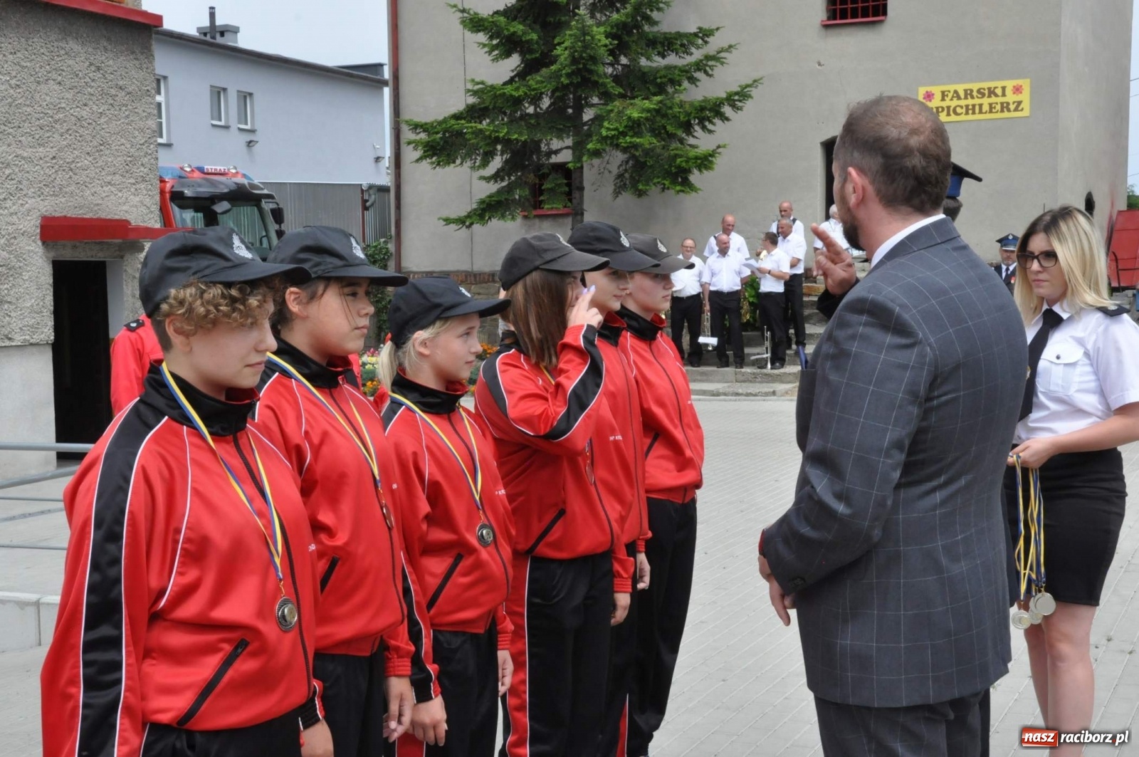 Zdjęcie w galerii na portalu naszraciborz.pl: Radość, łzy i wzruszenie. Strażacy z Krzanowic świętowali 130-lecie i żegnali swojego kapelana [FOTO i WIDEO] wiadomości z regionu