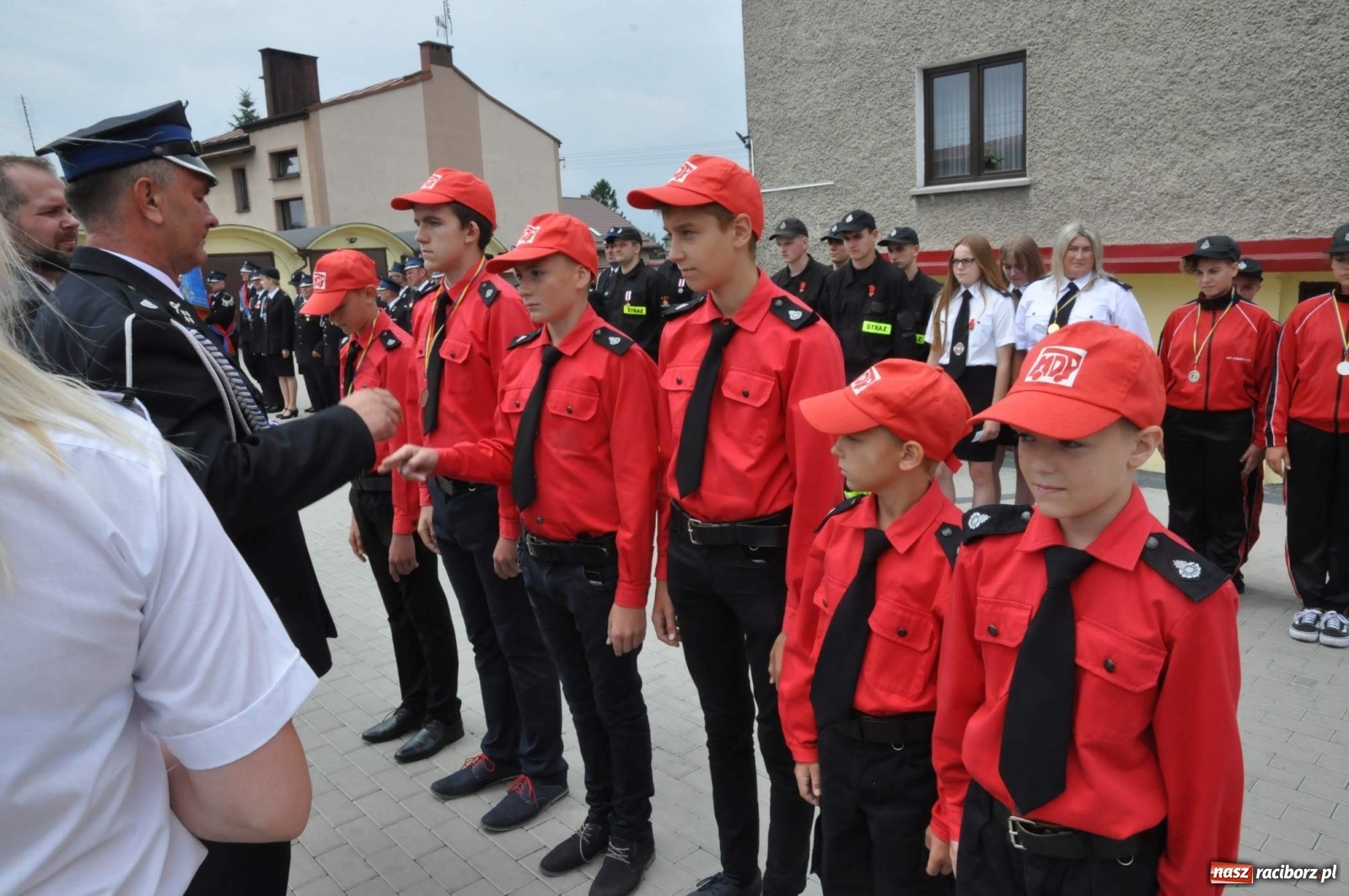 Zdjęcie w galerii na portalu naszraciborz.pl: Radość, łzy i wzruszenie. Strażacy z Krzanowic świętowali 130-lecie i żegnali swojego kapelana [FOTO i WIDEO] wiadomości z regionu