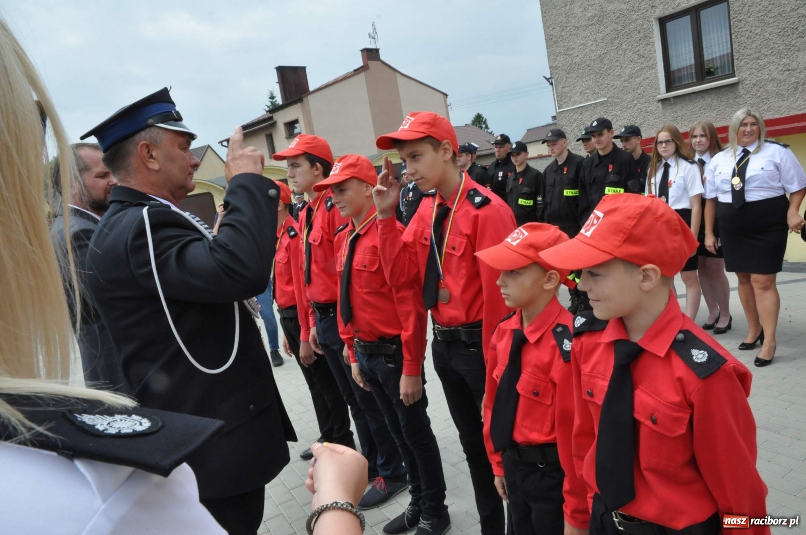 Zdjęcie w galerii na portalu naszraciborz.pl: Radość, łzy i wzruszenie. Strażacy z Krzanowic świętowali 130-lecie i żegnali swojego kapelana [FOTO i WIDEO] wiadomości z regionu