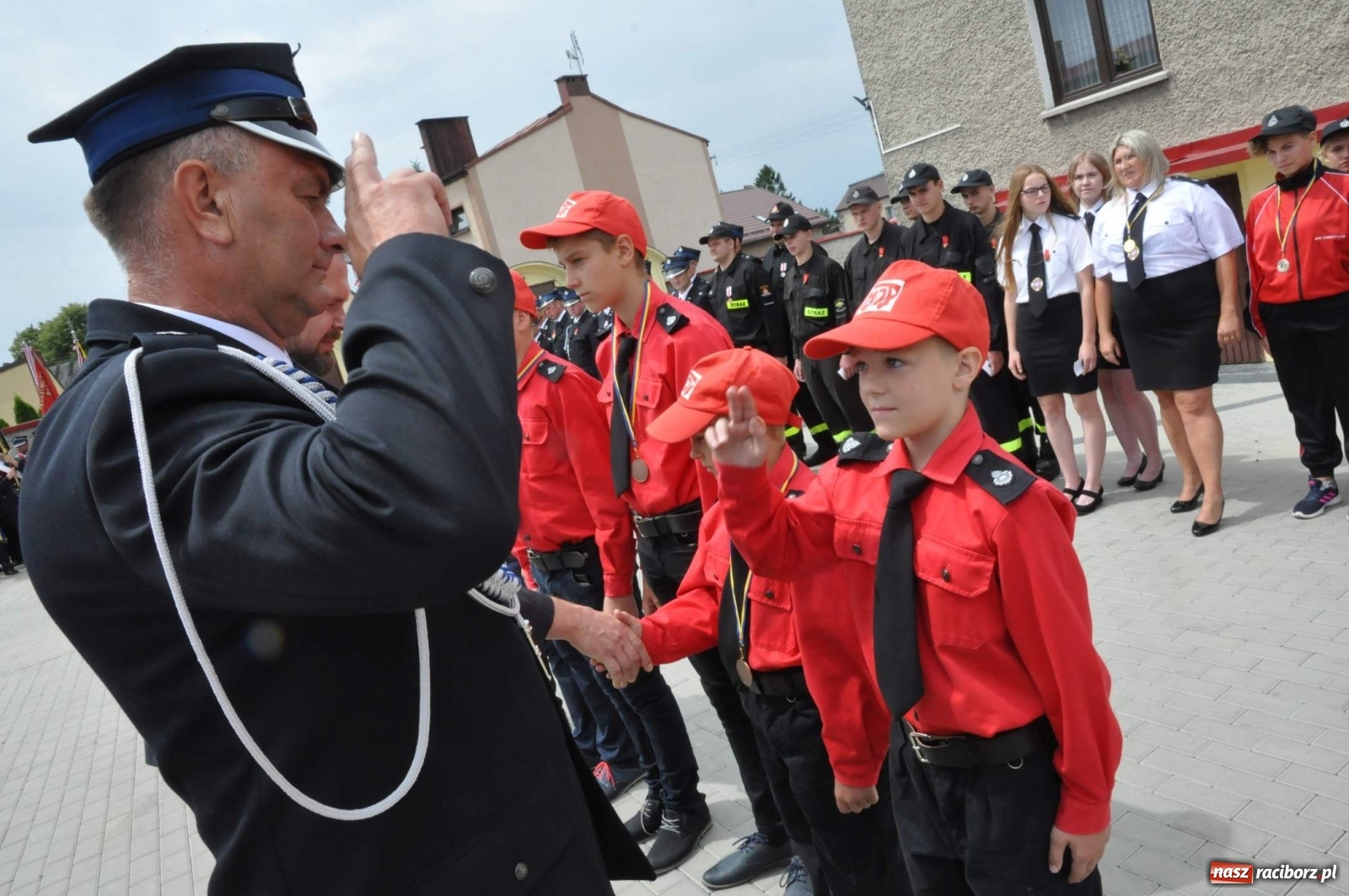 Zdjęcie w galerii na portalu naszraciborz.pl: Radość, łzy i wzruszenie. Strażacy z Krzanowic świętowali 130-lecie i żegnali swojego kapelana [FOTO i WIDEO] wiadomości z regionu