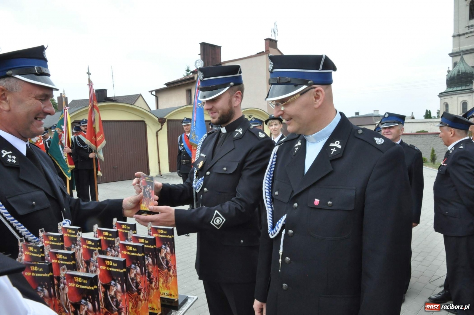 Zdjęcie w galerii na portalu naszraciborz.pl: Radość, łzy i wzruszenie. Strażacy z Krzanowic świętowali 130-lecie i żegnali swojego kapelana [FOTO i WIDEO] wiadomości z regionu