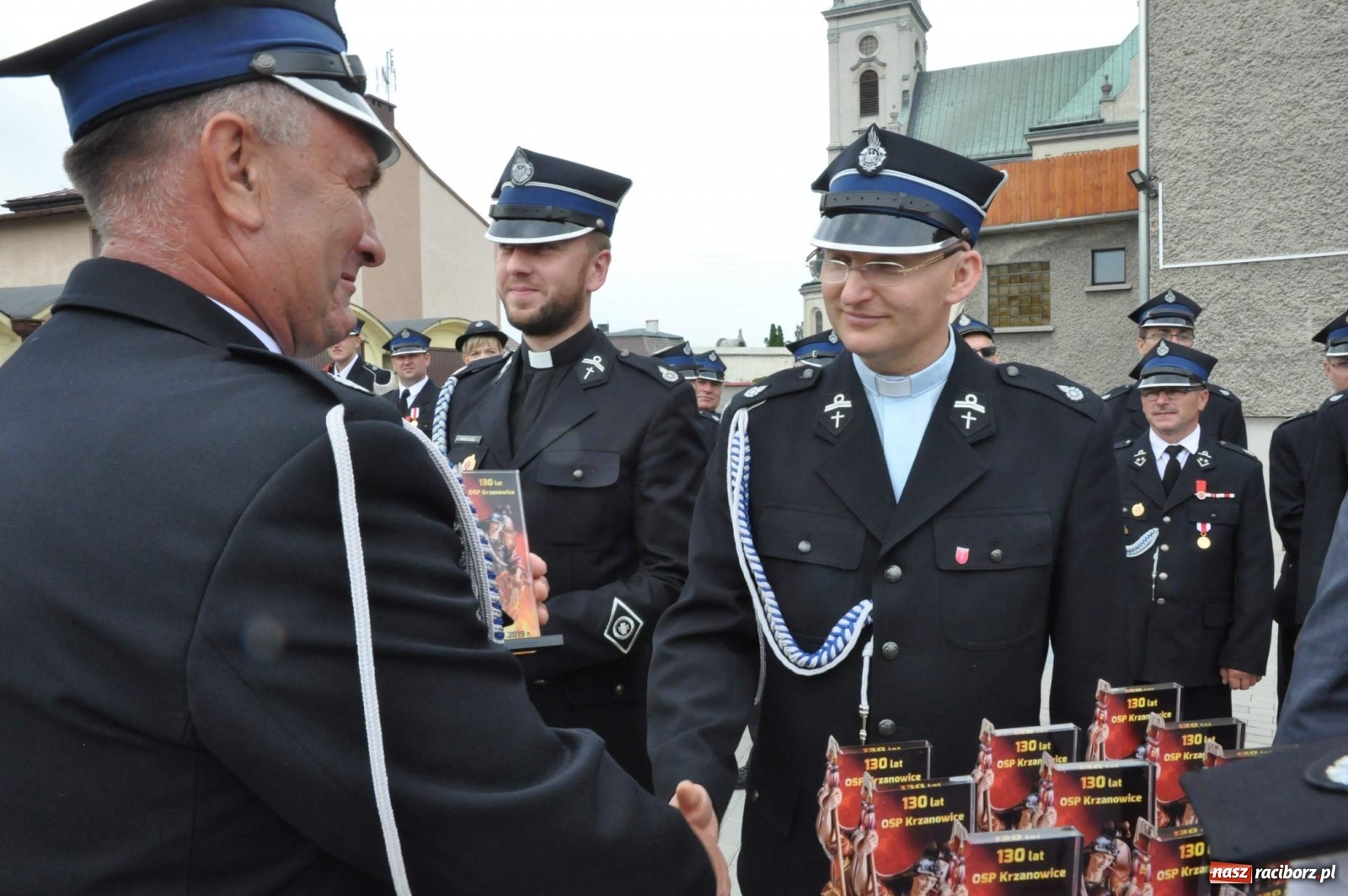 Zdjęcie w galerii na portalu naszraciborz.pl: Radość, łzy i wzruszenie. Strażacy z Krzanowic świętowali 130-lecie i żegnali swojego kapelana [FOTO i WIDEO] wiadomości z regionu