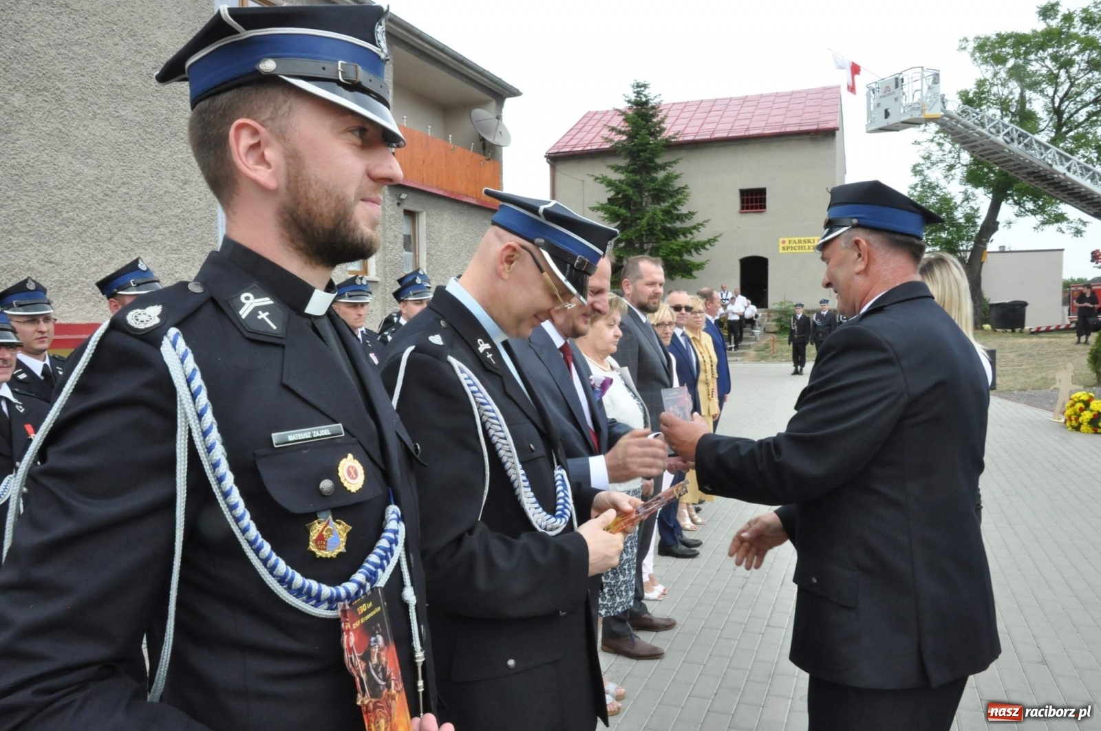 Zdjęcie w galerii na portalu naszraciborz.pl: Radość, łzy i wzruszenie. Strażacy z Krzanowic świętowali 130-lecie i żegnali swojego kapelana [FOTO i WIDEO] wiadomości z regionu