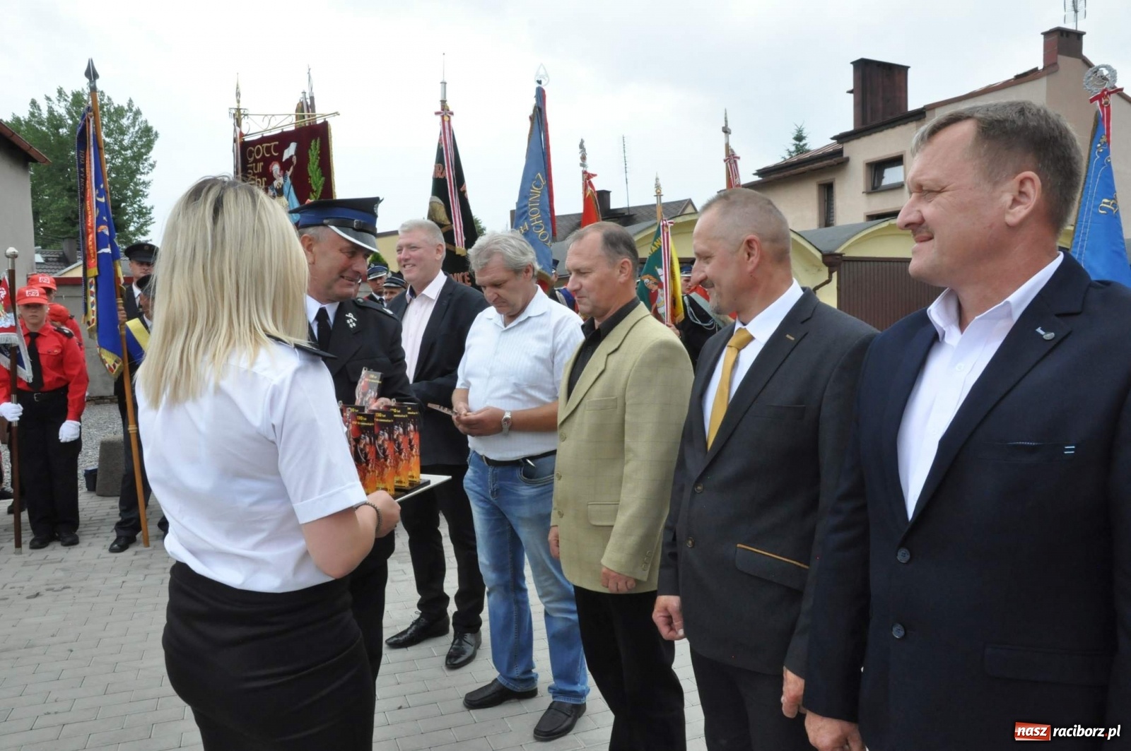 Zdjęcie w galerii na portalu naszraciborz.pl: Radość, łzy i wzruszenie. Strażacy z Krzanowic świętowali 130-lecie i żegnali swojego kapelana [FOTO i WIDEO] wiadomości z regionu