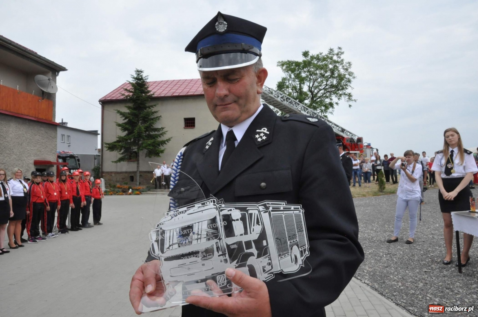 Zdjęcie w galerii na portalu naszraciborz.pl: Radość, łzy i wzruszenie. Strażacy z Krzanowic świętowali 130-lecie i żegnali swojego kapelana [FOTO i WIDEO] wiadomości z regionu