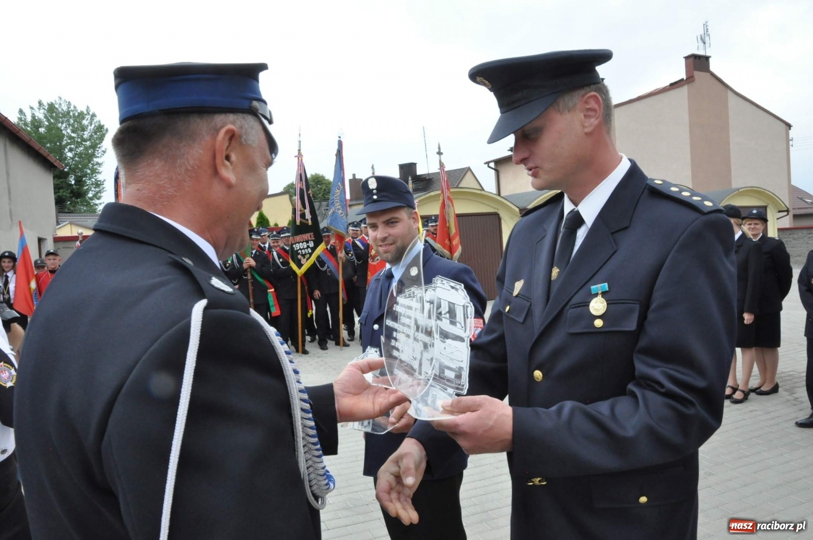 Zdjęcie w galerii na portalu naszraciborz.pl: Radość, łzy i wzruszenie. Strażacy z Krzanowic świętowali 130-lecie i żegnali swojego kapelana [FOTO i WIDEO] wiadomości z regionu