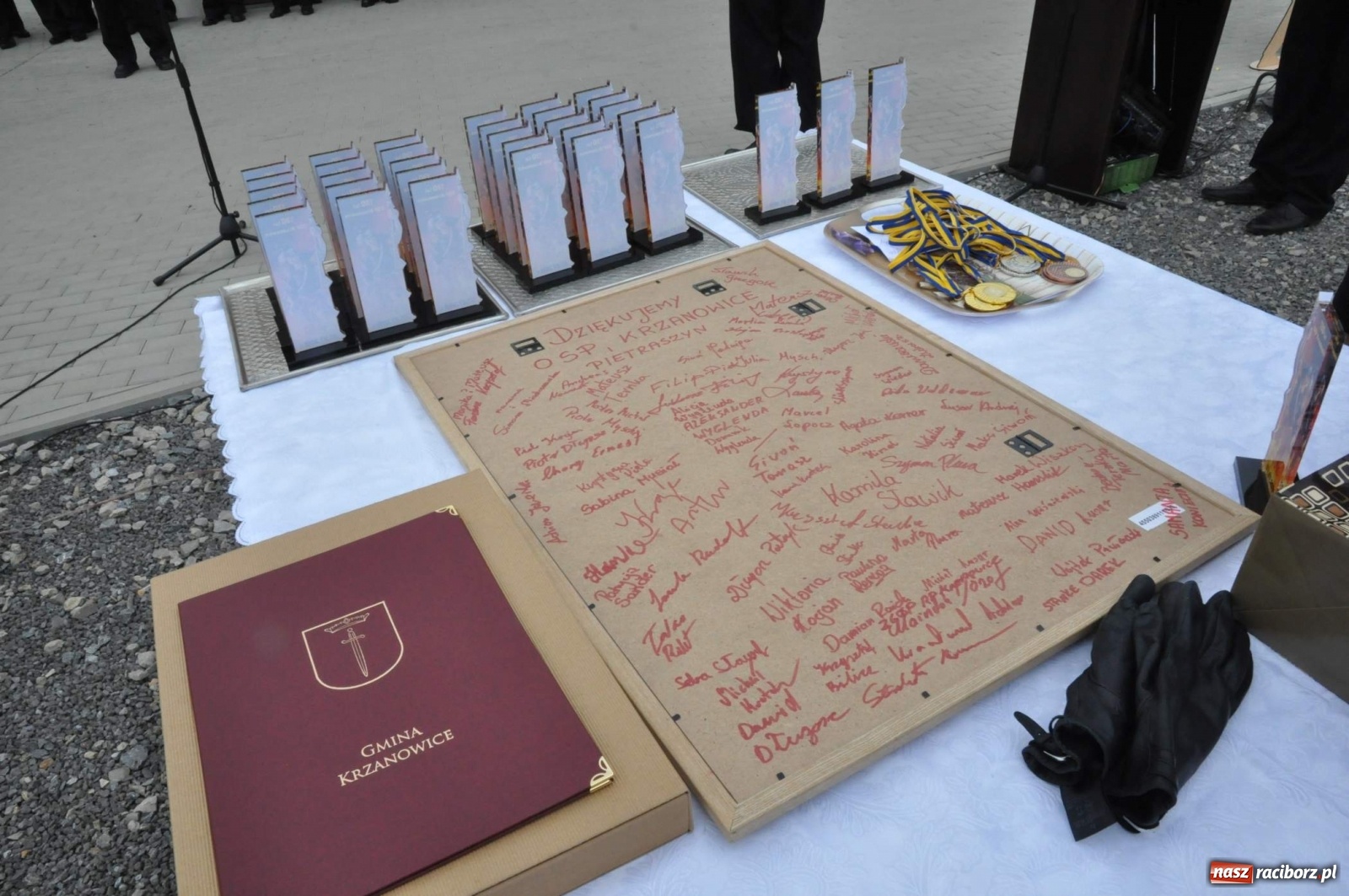 Zdjęcie w galerii na portalu naszraciborz.pl: Radość, łzy i wzruszenie. Strażacy z Krzanowic świętowali 130-lecie i żegnali swojego kapelana [FOTO i WIDEO] wiadomości z regionu