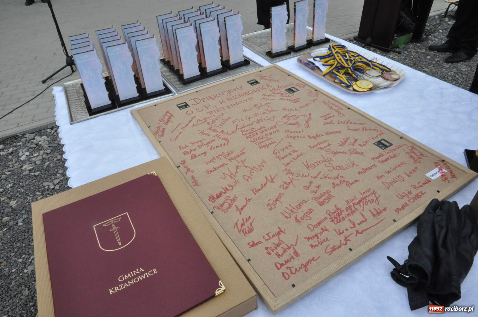 Zdjęcie w galerii na portalu naszraciborz.pl: Radość, łzy i wzruszenie. Strażacy z Krzanowic świętowali 130-lecie i żegnali swojego kapelana [FOTO i WIDEO] wiadomości z regionu