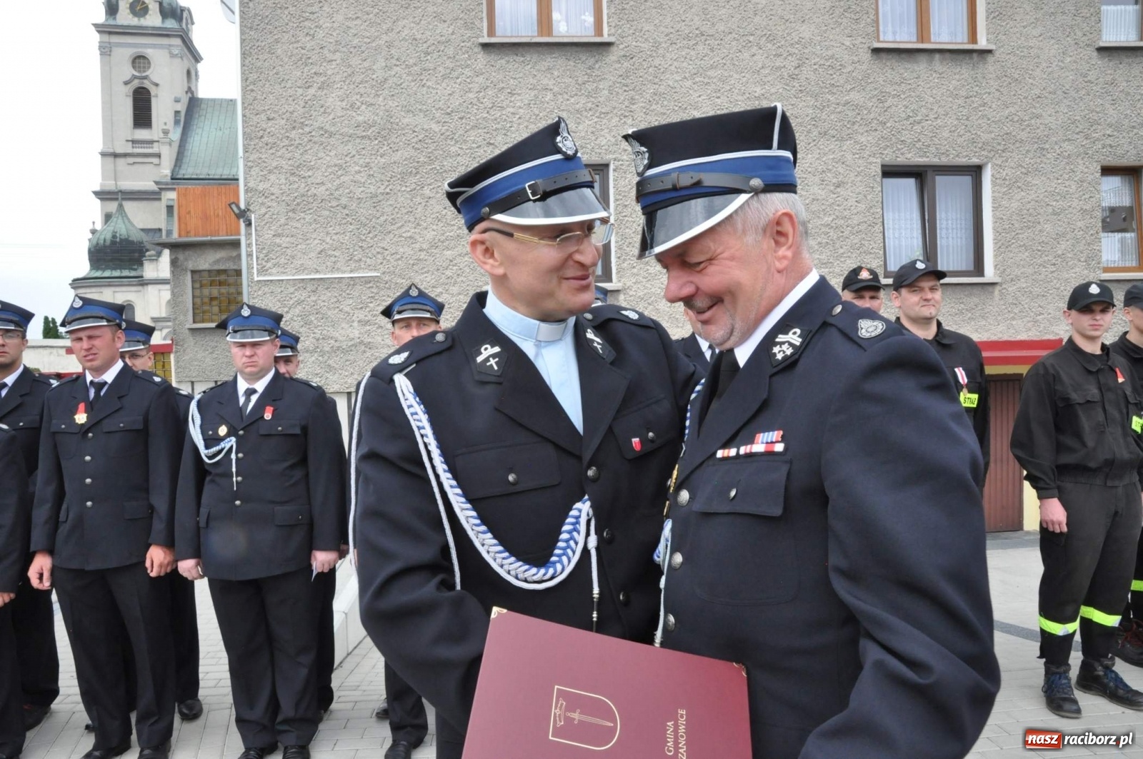 Zdjęcie w galerii na portalu naszraciborz.pl: Radość, łzy i wzruszenie. Strażacy z Krzanowic świętowali 130-lecie i żegnali swojego kapelana [FOTO i WIDEO] wiadomości z regionu