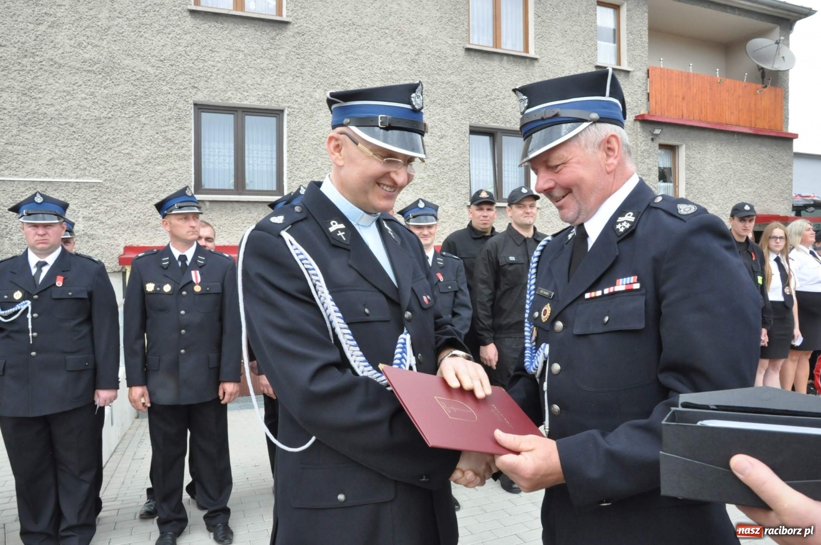 Zdjęcie w galerii na portalu naszraciborz.pl: Radość, łzy i wzruszenie. Strażacy z Krzanowic świętowali 130-lecie i żegnali swojego kapelana [FOTO i WIDEO] wiadomości z regionu