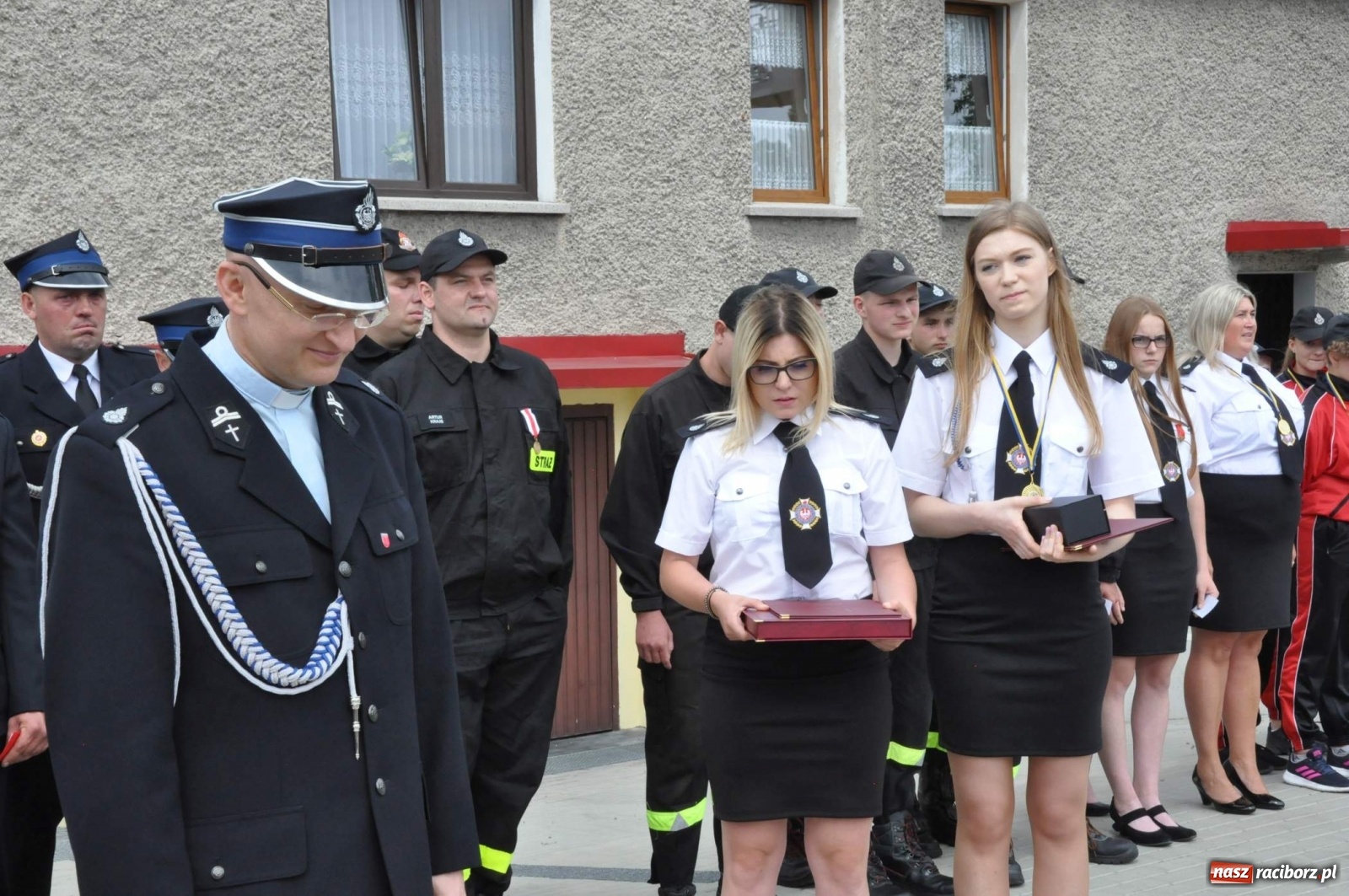 Zdjęcie w galerii na portalu naszraciborz.pl: Radość, łzy i wzruszenie. Strażacy z Krzanowic świętowali 130-lecie i żegnali swojego kapelana [FOTO i WIDEO] wiadomości z regionu