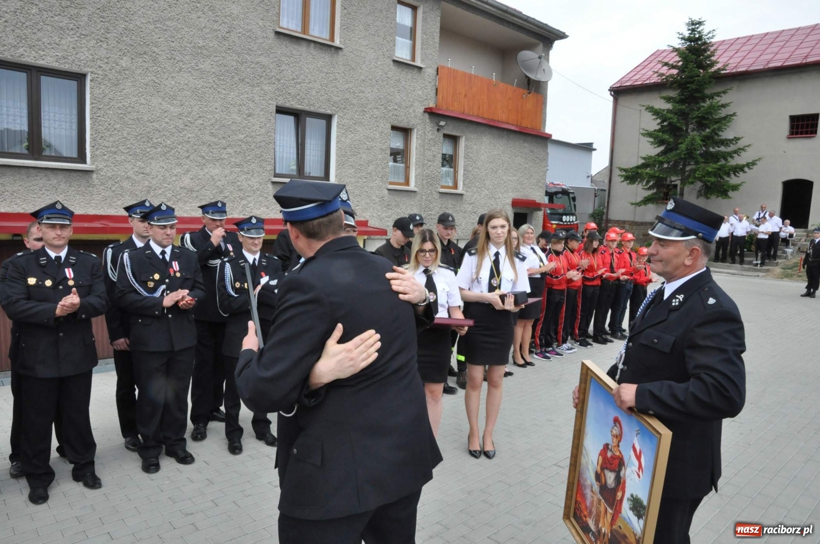 Zdjęcie w galerii na portalu naszraciborz.pl: Radość, łzy i wzruszenie. Strażacy z Krzanowic świętowali 130-lecie i żegnali swojego kapelana [FOTO i WIDEO] wiadomości z regionu