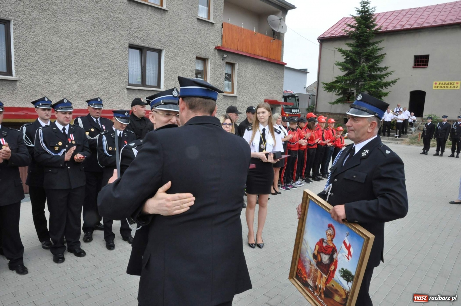 Zdjęcie w galerii na portalu naszraciborz.pl: Radość, łzy i wzruszenie. Strażacy z Krzanowic świętowali 130-lecie i żegnali swojego kapelana [FOTO i WIDEO] wiadomości z regionu