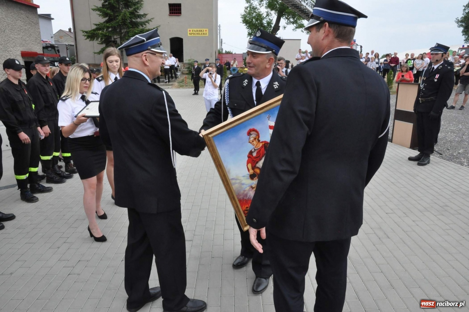 Zdjęcie w galerii na portalu naszraciborz.pl: Radość, łzy i wzruszenie. Strażacy z Krzanowic świętowali 130-lecie i żegnali swojego kapelana [FOTO i WIDEO] wiadomości z regionu