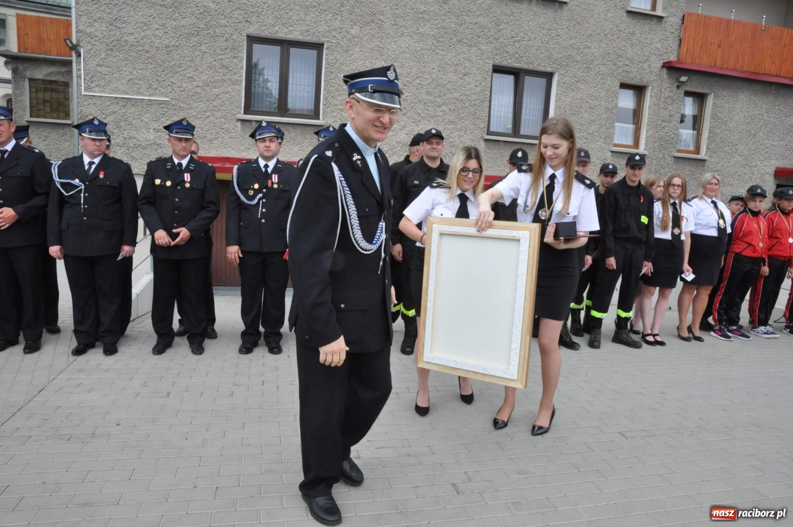 Zdjęcie w galerii na portalu naszraciborz.pl: Radość, łzy i wzruszenie. Strażacy z Krzanowic świętowali 130-lecie i żegnali swojego kapelana [FOTO i WIDEO] wiadomości z regionu