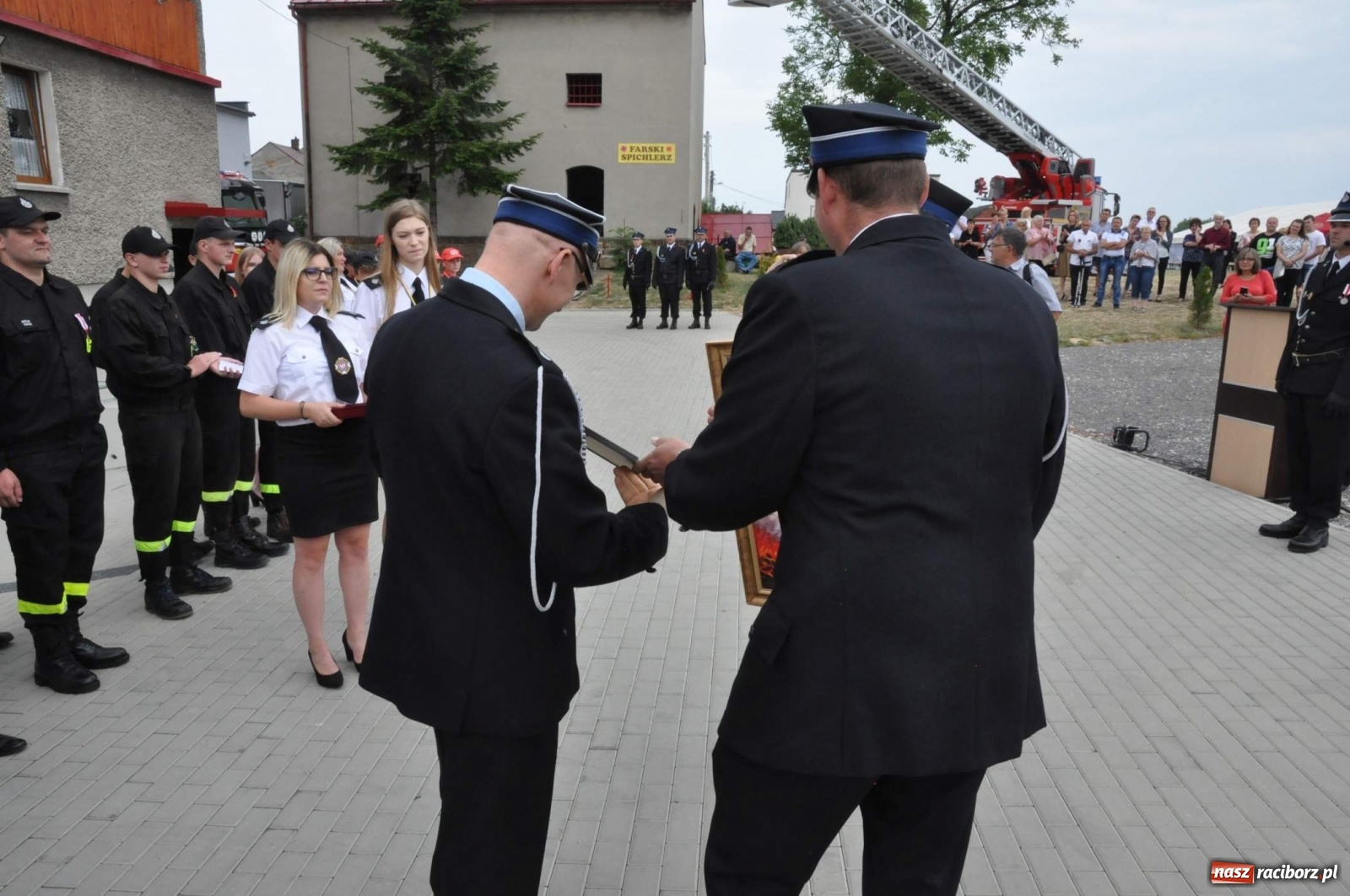 Zdjęcie w galerii na portalu naszraciborz.pl: Radość, łzy i wzruszenie. Strażacy z Krzanowic świętowali 130-lecie i żegnali swojego kapelana [FOTO i WIDEO] wiadomości z regionu