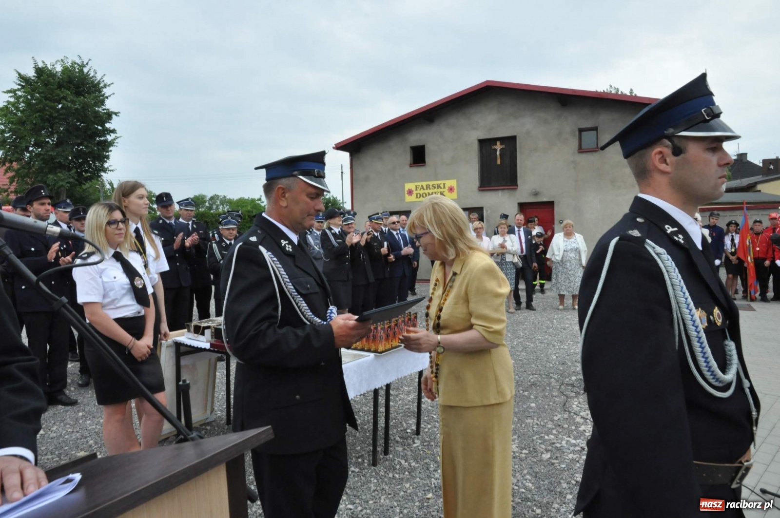 Zdjęcie w galerii na portalu naszraciborz.pl: Radość, łzy i wzruszenie. Strażacy z Krzanowic świętowali 130-lecie i żegnali swojego kapelana [FOTO i WIDEO] wiadomości z regionu