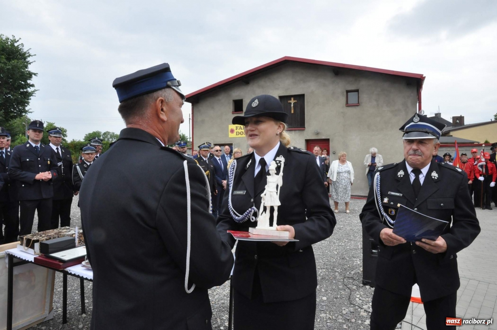 Zdjęcie w galerii na portalu naszraciborz.pl: Radość, łzy i wzruszenie. Strażacy z Krzanowic świętowali 130-lecie i żegnali swojego kapelana [FOTO i WIDEO] wiadomości z regionu