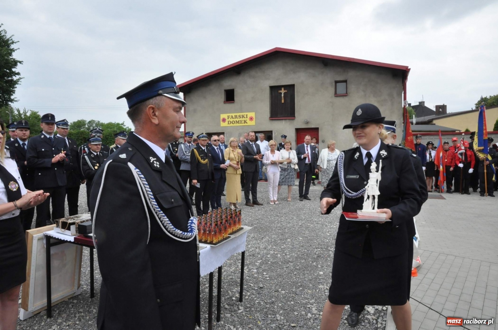 Zdjęcie w galerii na portalu naszraciborz.pl: Radość, łzy i wzruszenie. Strażacy z Krzanowic świętowali 130-lecie i żegnali swojego kapelana [FOTO i WIDEO] wiadomości z regionu
