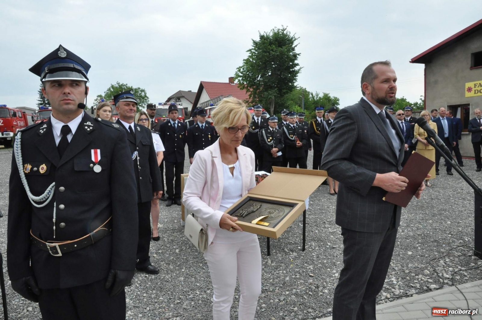 Zdjęcie w galerii na portalu naszraciborz.pl: Radość, łzy i wzruszenie. Strażacy z Krzanowic świętowali 130-lecie i żegnali swojego kapelana [FOTO i WIDEO] wiadomości z regionu