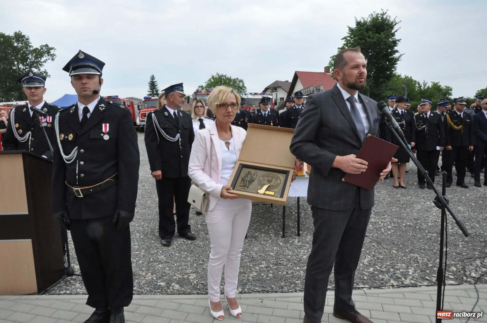 Zdjęcie w galerii na portalu naszraciborz.pl: Radość, łzy i wzruszenie. Strażacy z Krzanowic świętowali 130-lecie i żegnali swojego kapelana [FOTO i WIDEO] wiadomości z regionu