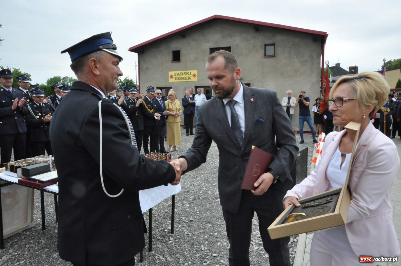 Zdjęcie w galerii na portalu naszraciborz.pl: Radość, łzy i wzruszenie. Strażacy z Krzanowic świętowali 130-lecie i żegnali swojego kapelana [FOTO i WIDEO] wiadomości z regionu