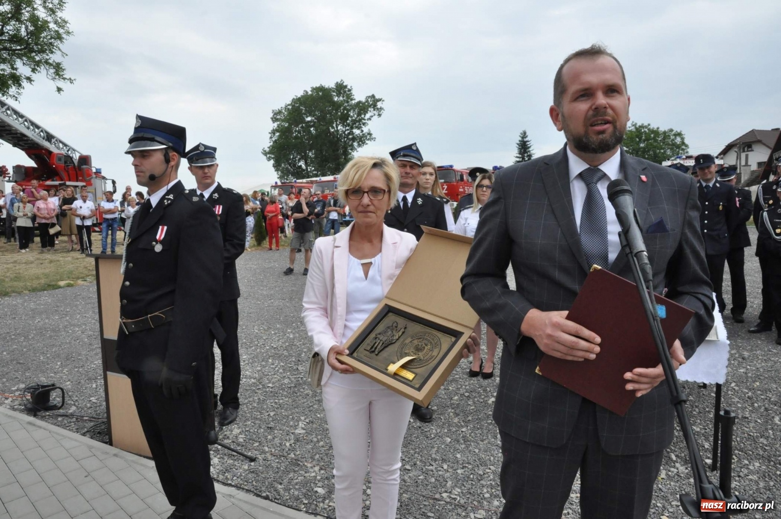 Zdjęcie w galerii na portalu naszraciborz.pl: Radość, łzy i wzruszenie. Strażacy z Krzanowic świętowali 130-lecie i żegnali swojego kapelana [FOTO i WIDEO] wiadomości z regionu