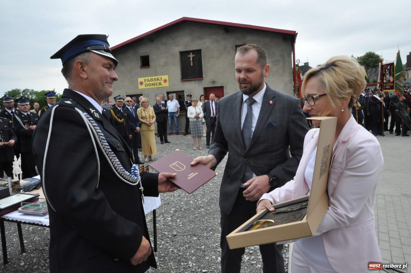 Zdjęcie w galerii na portalu naszraciborz.pl: Radość, łzy i wzruszenie. Strażacy z Krzanowic świętowali 130-lecie i żegnali swojego kapelana [FOTO i WIDEO] wiadomości z regionu