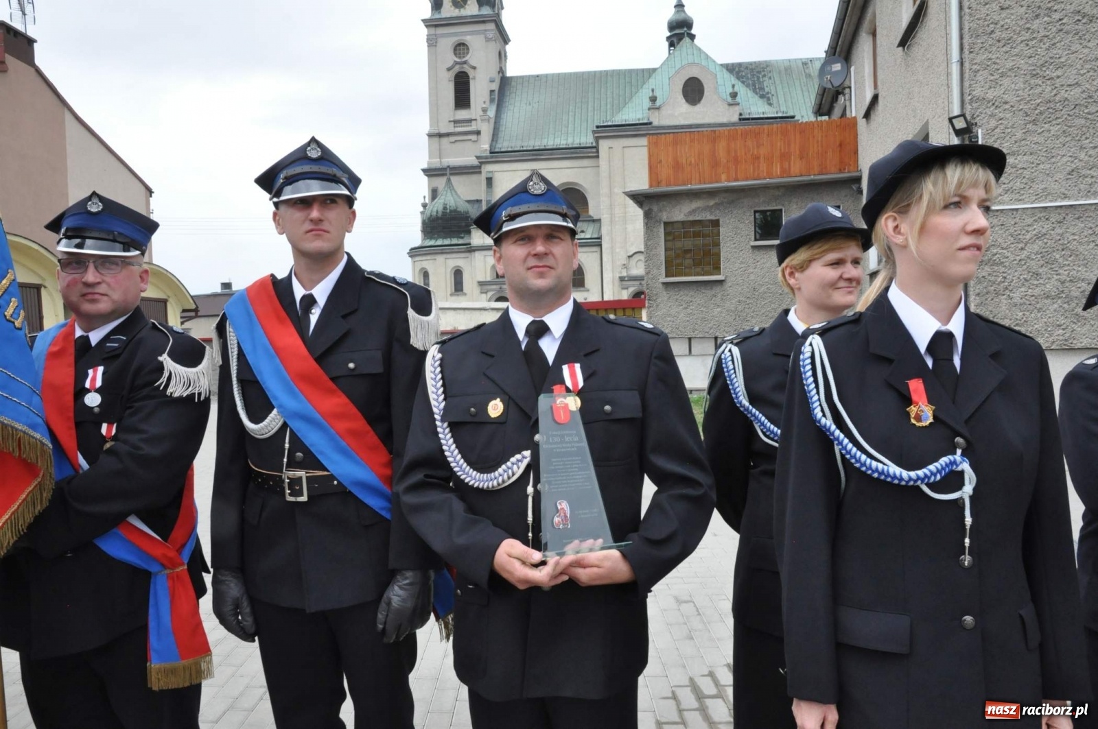 Zdjęcie w galerii na portalu naszraciborz.pl: Radość, łzy i wzruszenie. Strażacy z Krzanowic świętowali 130-lecie i żegnali swojego kapelana [FOTO i WIDEO] wiadomości z regionu